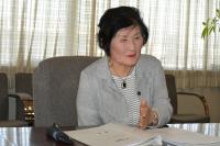 インタビューに答える藤原さん