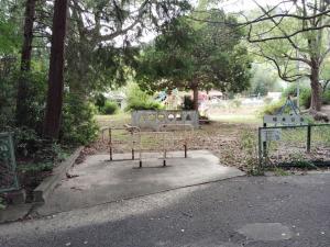公園の出入口３