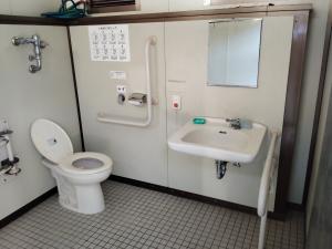 自由広場多目的トイレ洋式
