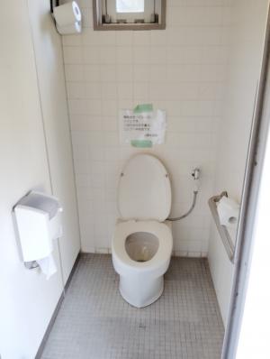 南駐車場トイレ洋式