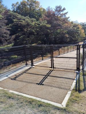 親水広場出入り口３