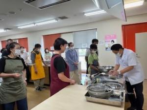 そば打ち教室の様子　講師実践