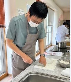 そば打ち教室の様子　包丁