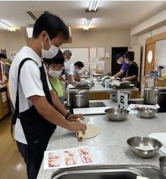 そば打ち教室の様子　延し