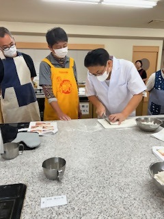そば打ち教室の様子　包丁