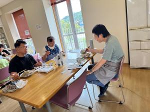 そば打ち教室の様子　試食
