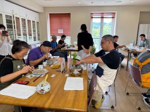 そば打ち教室の様子　試食