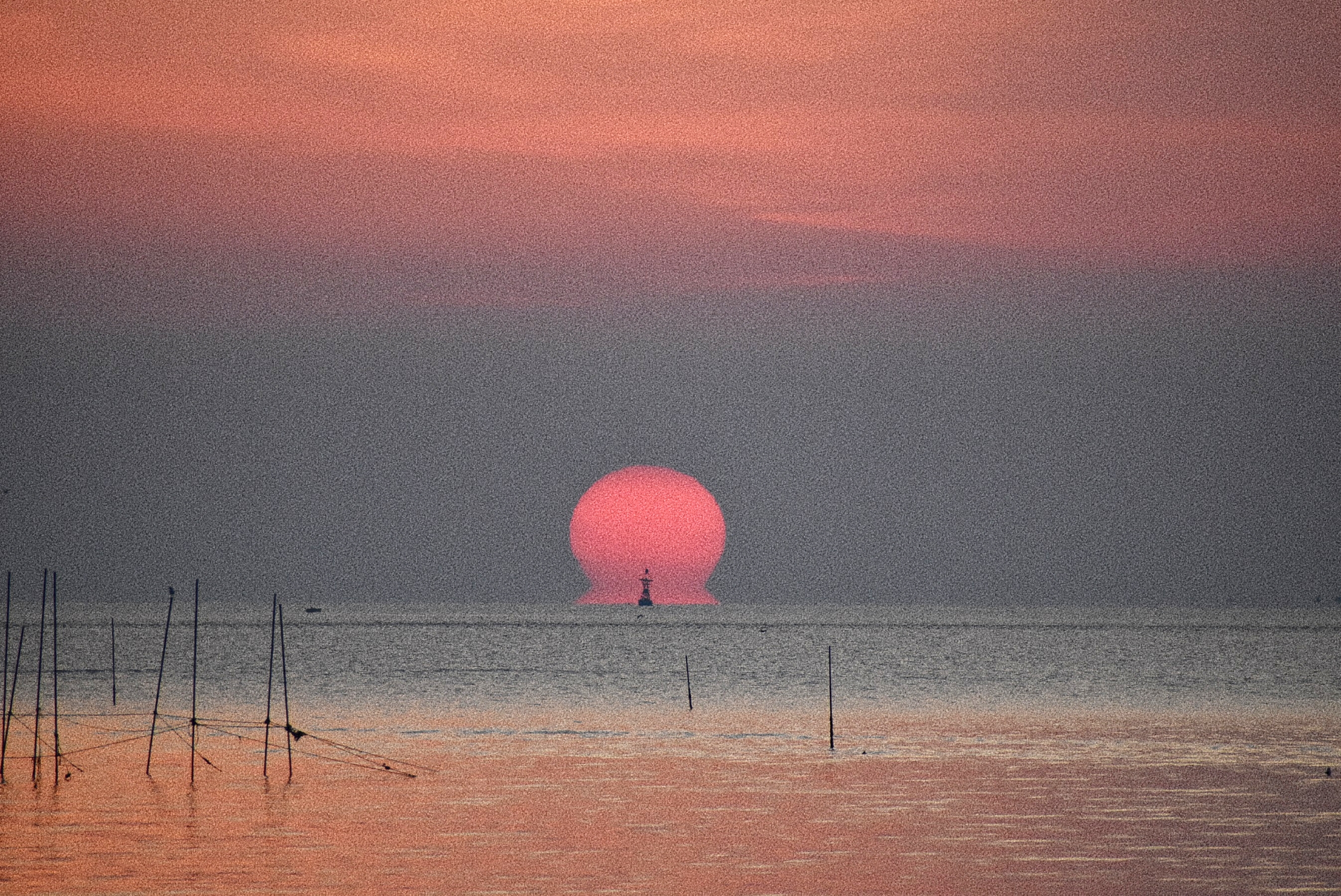 番田海岸のだるま朝日